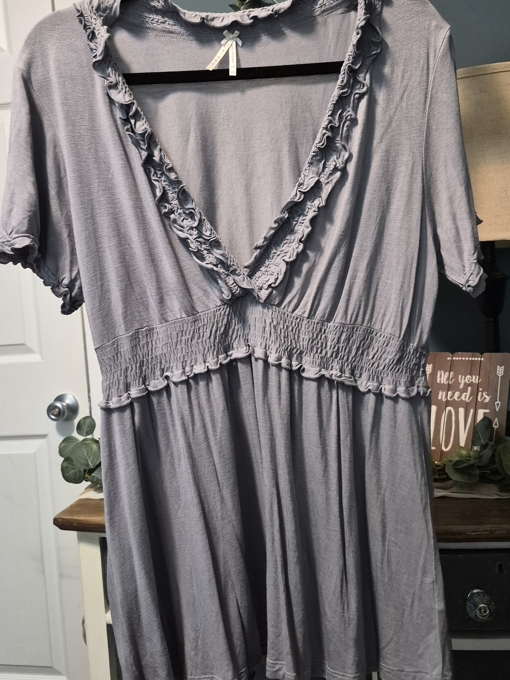 Lapis Ruffle Trim V-Neck in Light Gray Sz XL